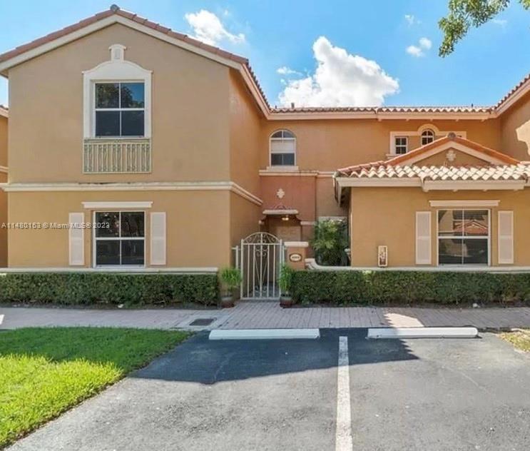 Great 3-bedroom 3-bathroom townhouse in Villa Vizcaya. Freshly painted home, updated bathrooms, remodeled kitchen + all new appliances. Recently installed AC unit.
The first floor features a bedroom, a nicely updated full bathroom, and tile throughout. New washer and dryer. A remodeled kitchen with new appliances. A fenced patio off the back is perfect for your grill and outdoor furniture.
Beautiful community pool and gated entry.