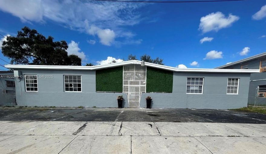 Cozy 1 bedroom 1 bathroom unit on a conveniently located private street. Stainless steel appliances and an induction cooktop for added convenience. These units are quick approval! Come see this unit today!