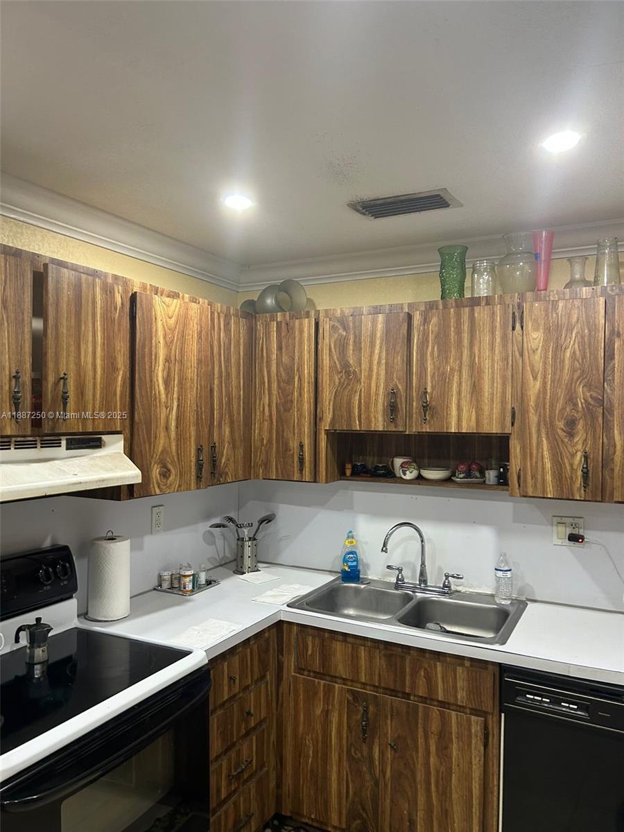 VILLAS OF MADEIRA SEC 3 - Residential