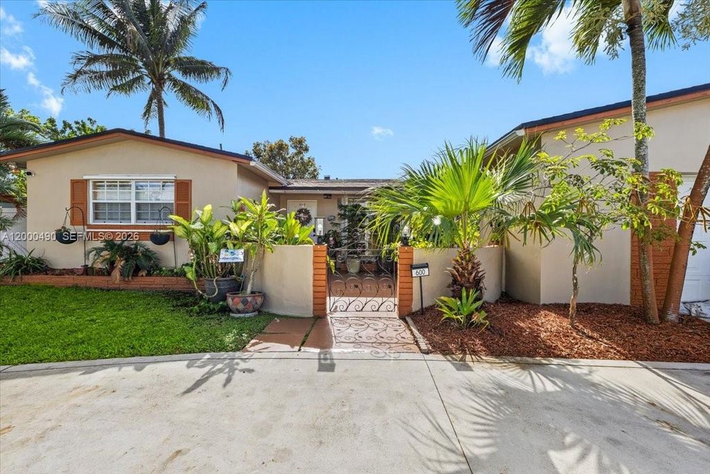Photo of 600 SW 67th Ave, Pembroke Pines, FL 33023 (MLS # A12000490)