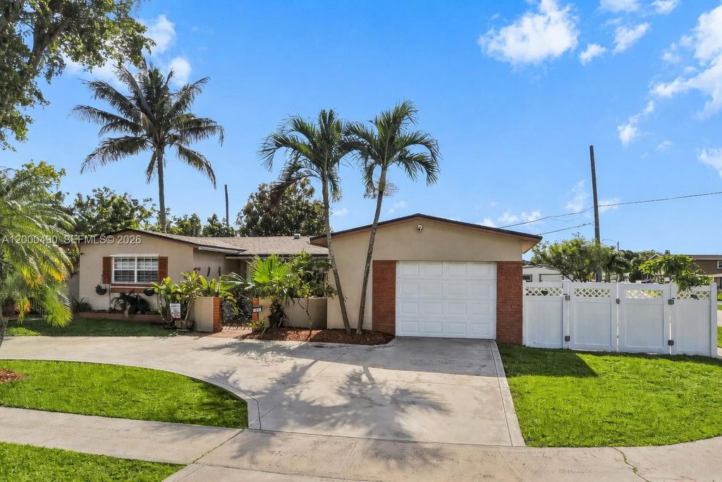 Photo of 600 SW 67th Ave, Pembroke Pines, FL 33023 (MLS # A12000490)