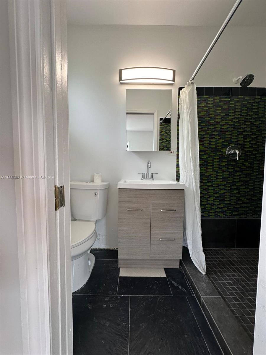 Marseilles Deco Condo - Residential