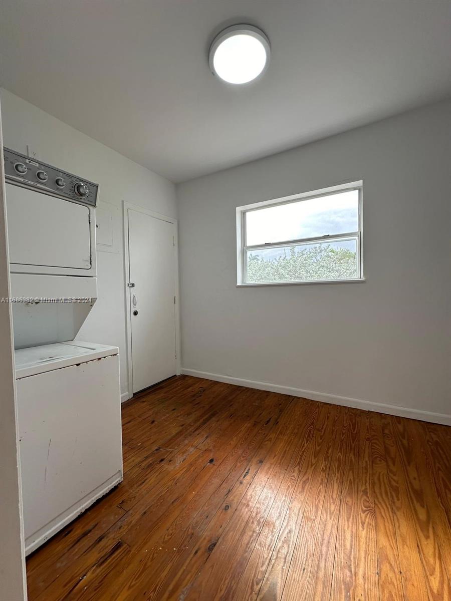 Marseilles Deco Condo - Residential