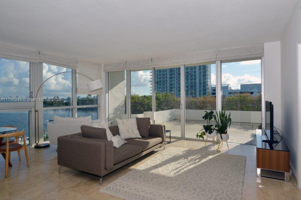 7929 West Dr 403