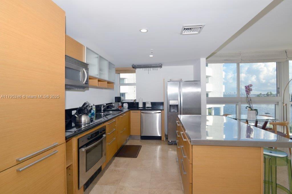 7929 West Dr 403