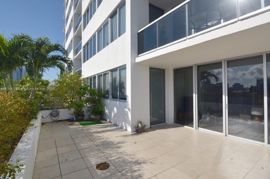 7929 West Dr 403