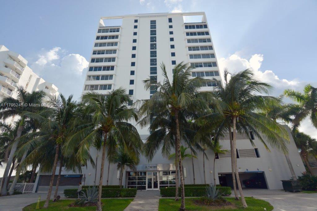7929 West Dr 403