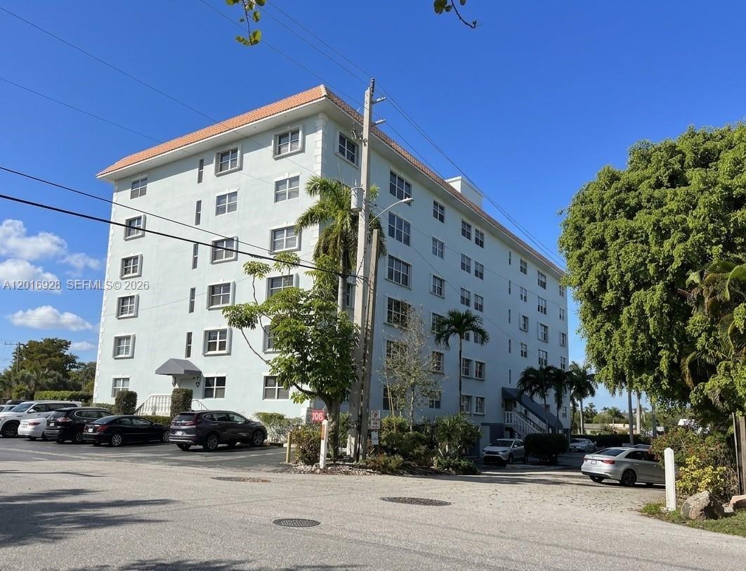 View photos, virtual tours, details... 1881 Middle River Dr 704