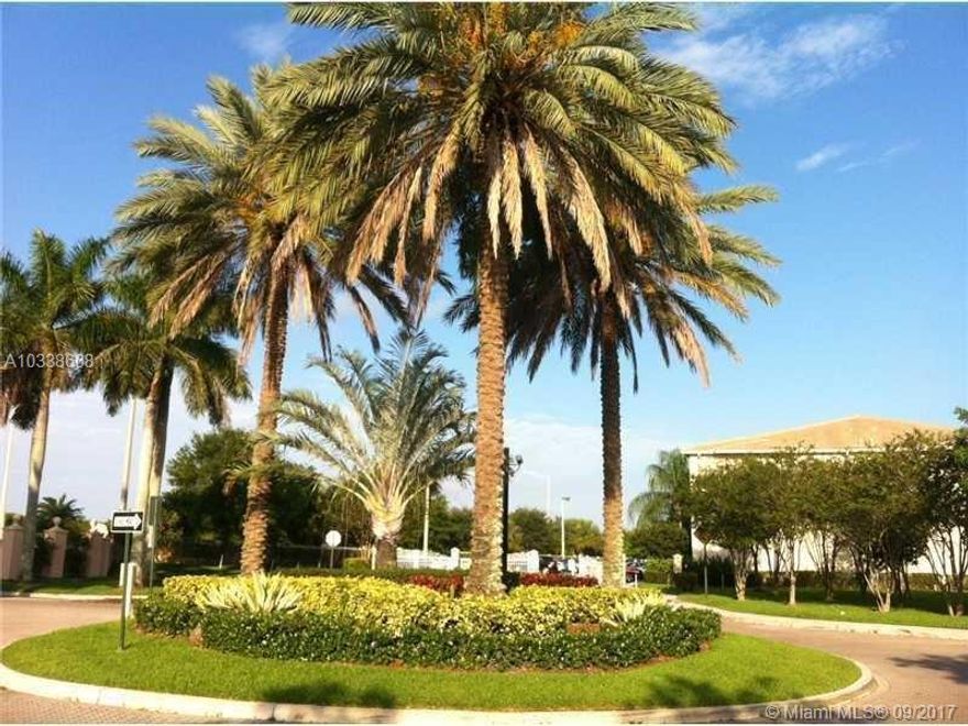 LARGE CONDO 2BED / 2BATH IN GATED COMMUNITY .UNIT HAS BEEN TOTALLY REMODEL AND HAS WASHER AND DRYER IN THE UNIT. GREAT LOCATION NEAR SHOPPING CENTERS,RESTAURANTS & PROMENADE MALL 
COMMUNITY CONES WHIT AMENITIES LIKE GYM,TENNIS COURT.POOL,CHILD PLAYGROUND