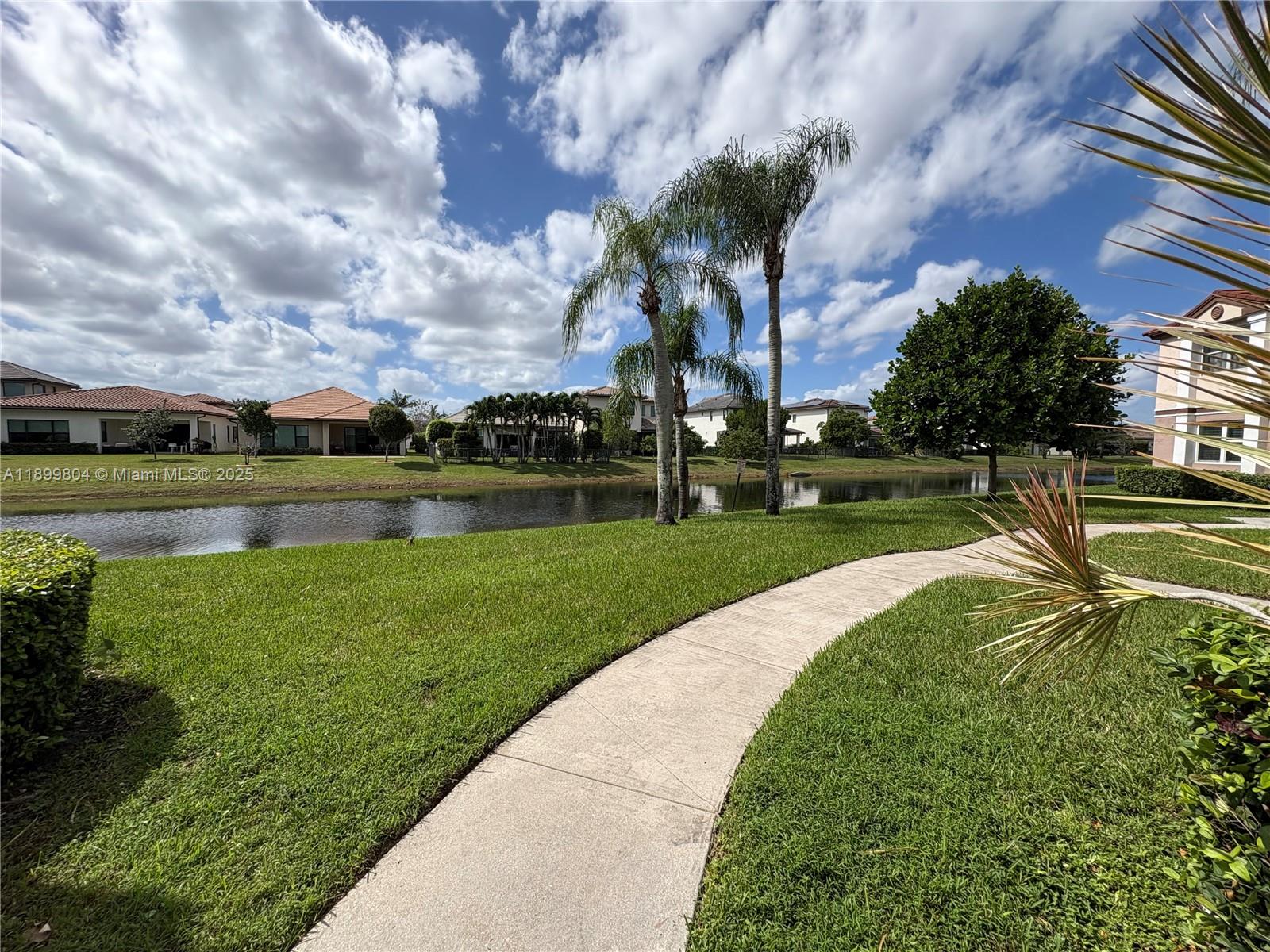 CLUB QUARTERS AT RAINTREE - Residential Lease