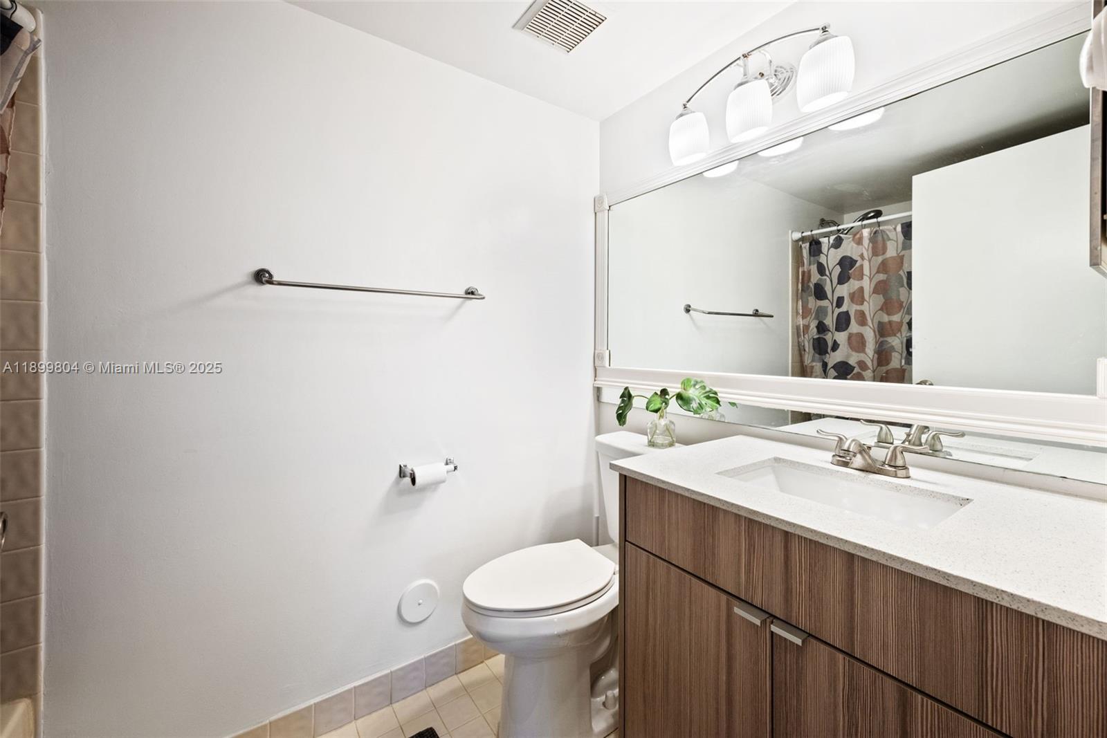 CLUB QUARTERS AT RAINTREE - Residential Lease