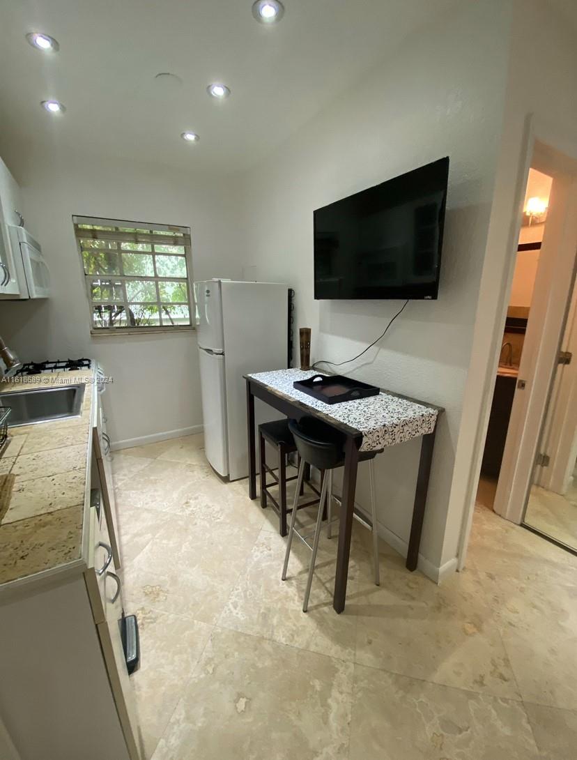 EIGHT PALMS CONDO - Residential Lease
