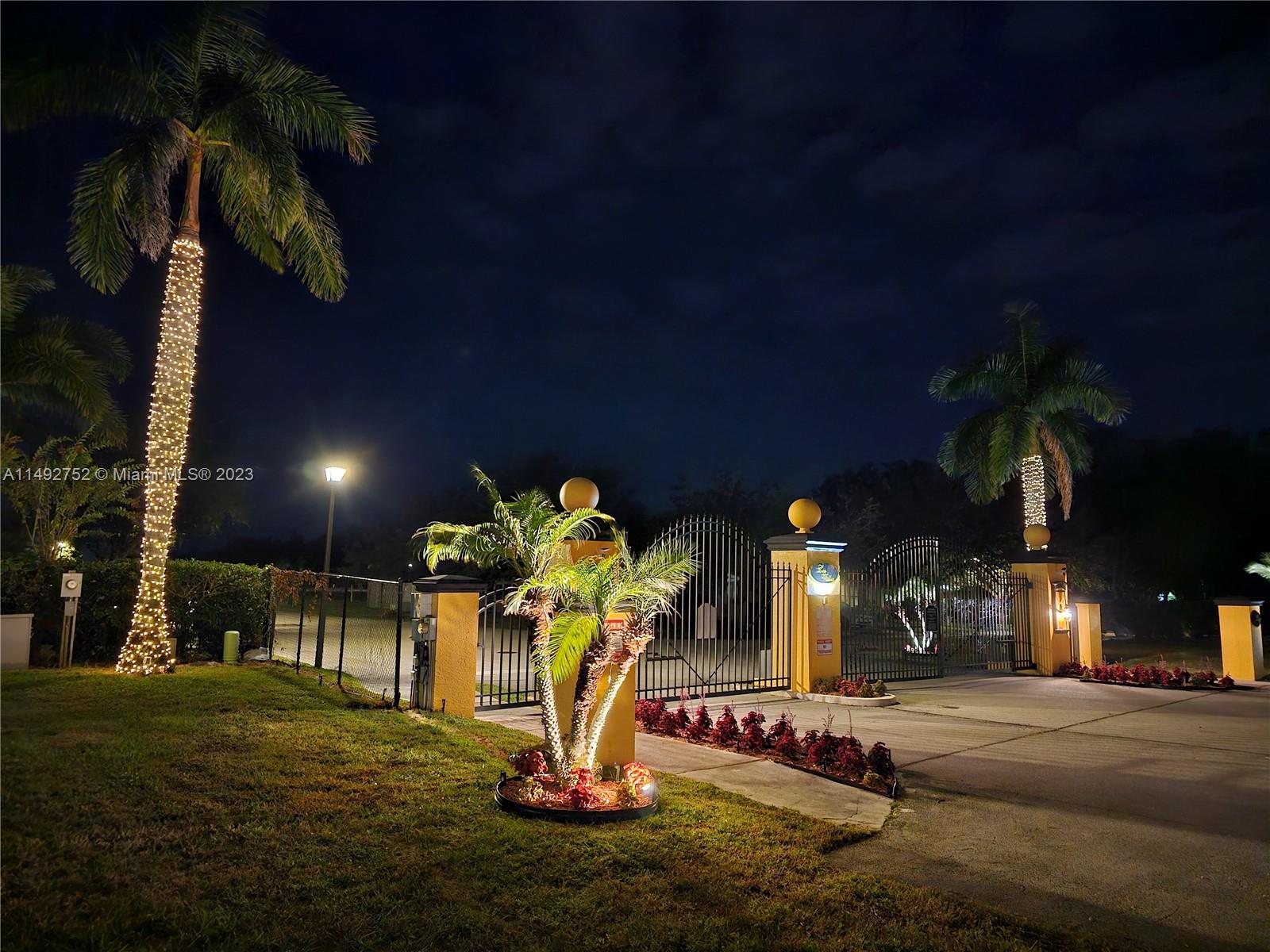 Las Villas at Kenilworth - Residential