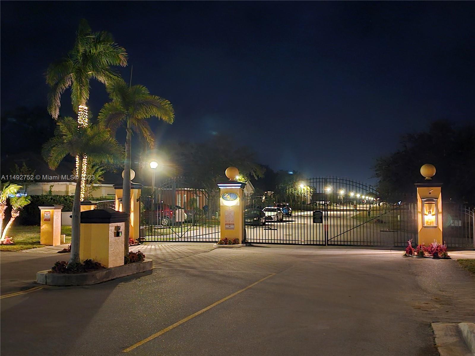 Las Villas at Kenilworth - Residential