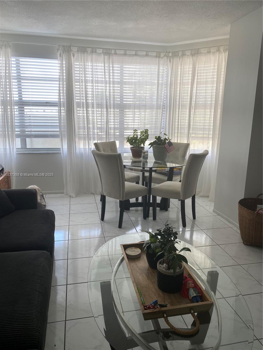 2/2 CORNER UNIT WITH BRIGHT NATURAL LIGHT LOCATED AT THE BAY NORTH BUILDING. VIEWS OF THE
INTRA-COASTAL. - RESORT STYLE LIVING AT THE HEMISPHERES, BEACH SERVICE, GYM, POOLS AND 5 STARS RESTAURANTS...