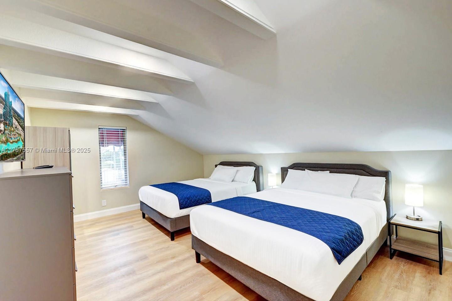 COUNTRY CLUB HOMES - Residential