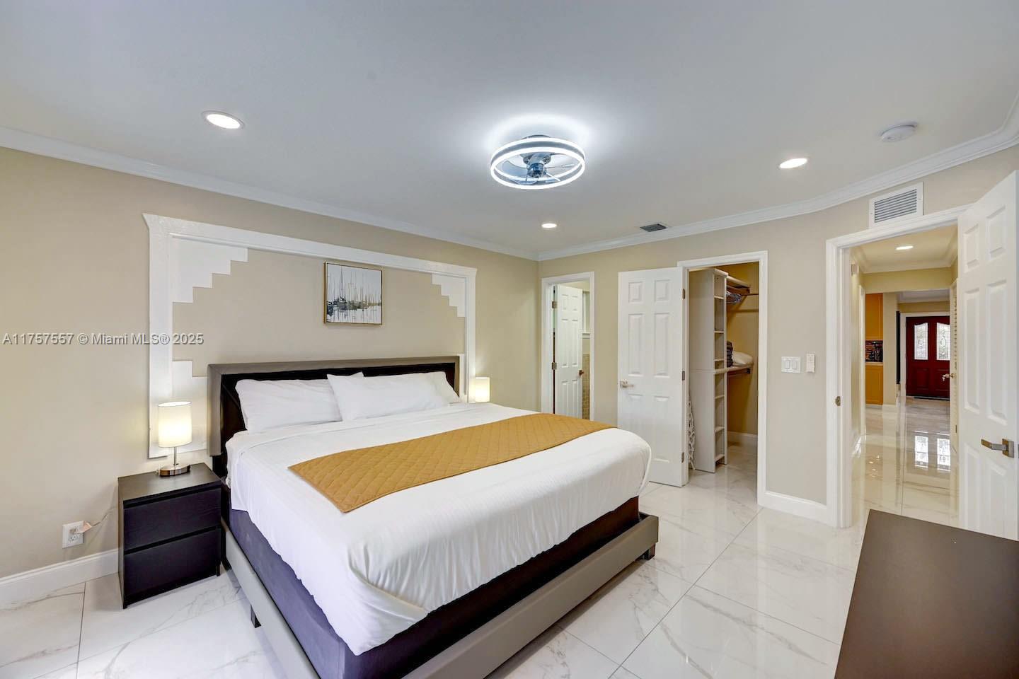 COUNTRY CLUB HOMES - Residential