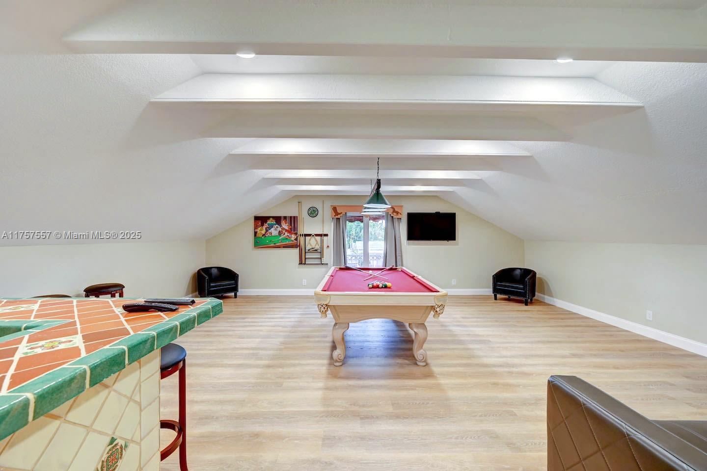 COUNTRY CLUB HOMES - Residential