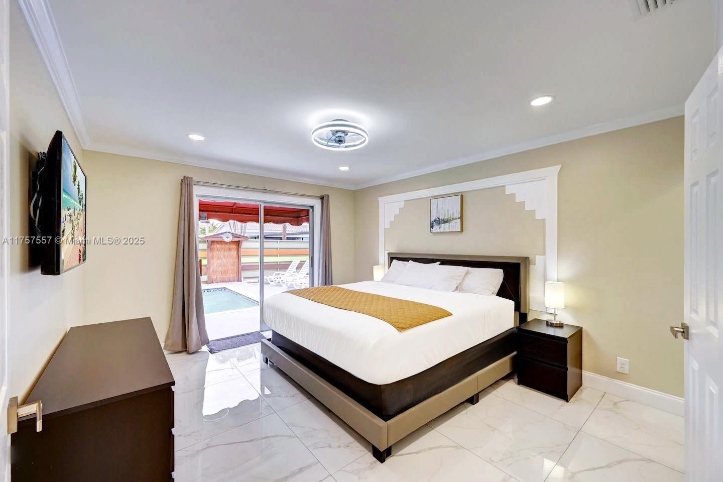 COUNTRY CLUB HOMES - Residential