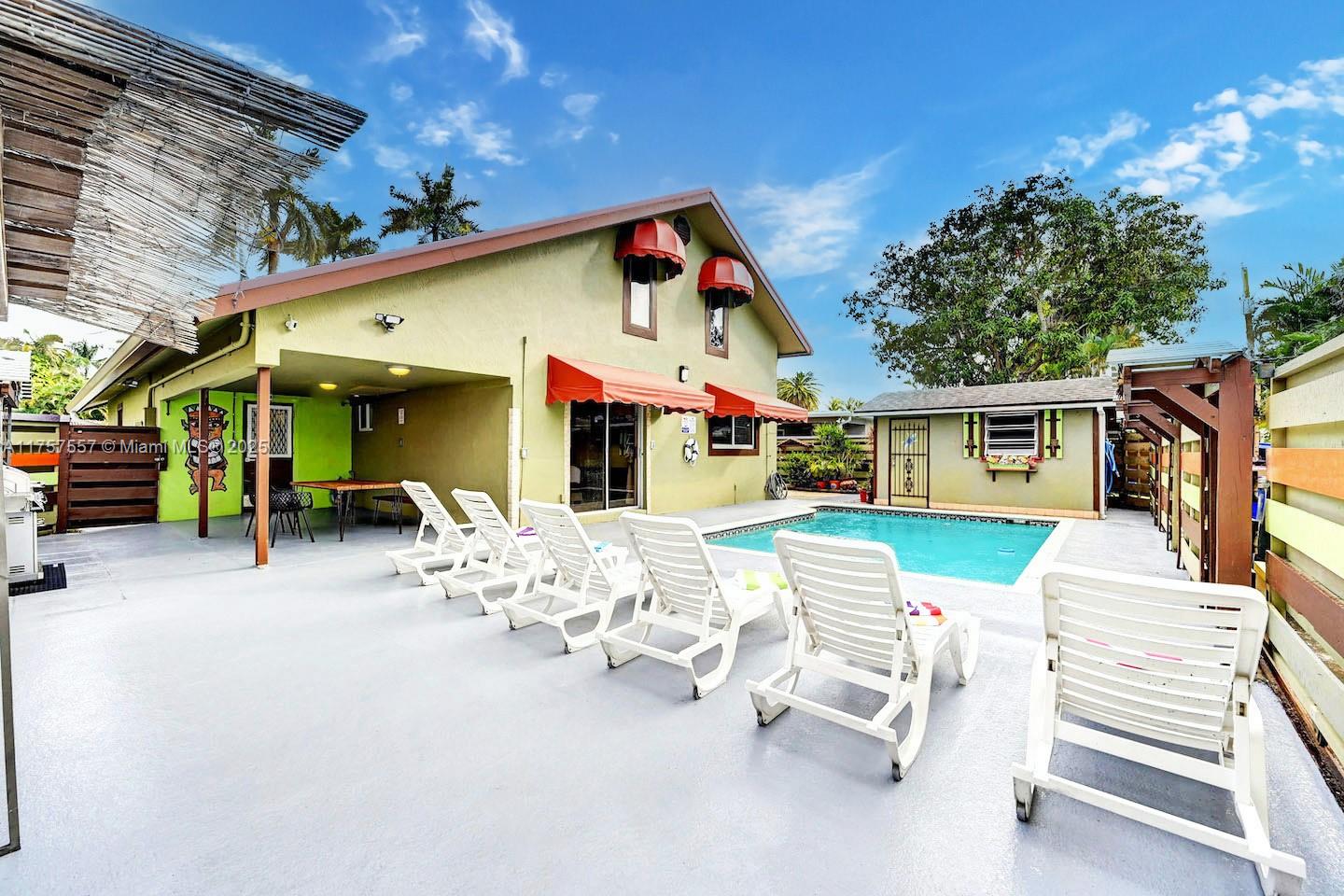 COUNTRY CLUB HOMES - Residential