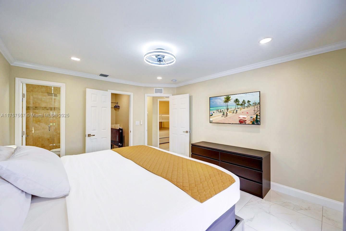 COUNTRY CLUB HOMES - Residential