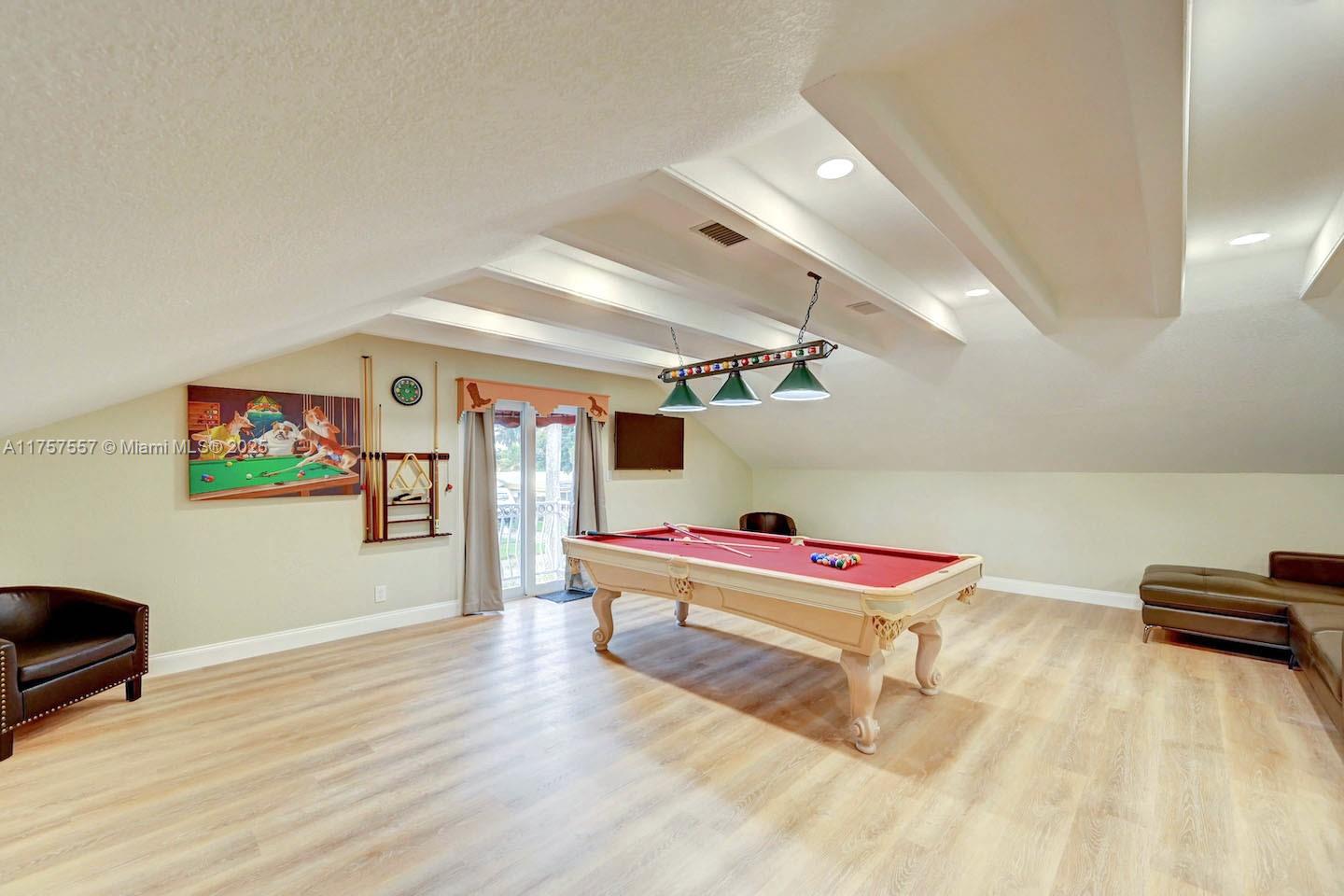 COUNTRY CLUB HOMES - Residential