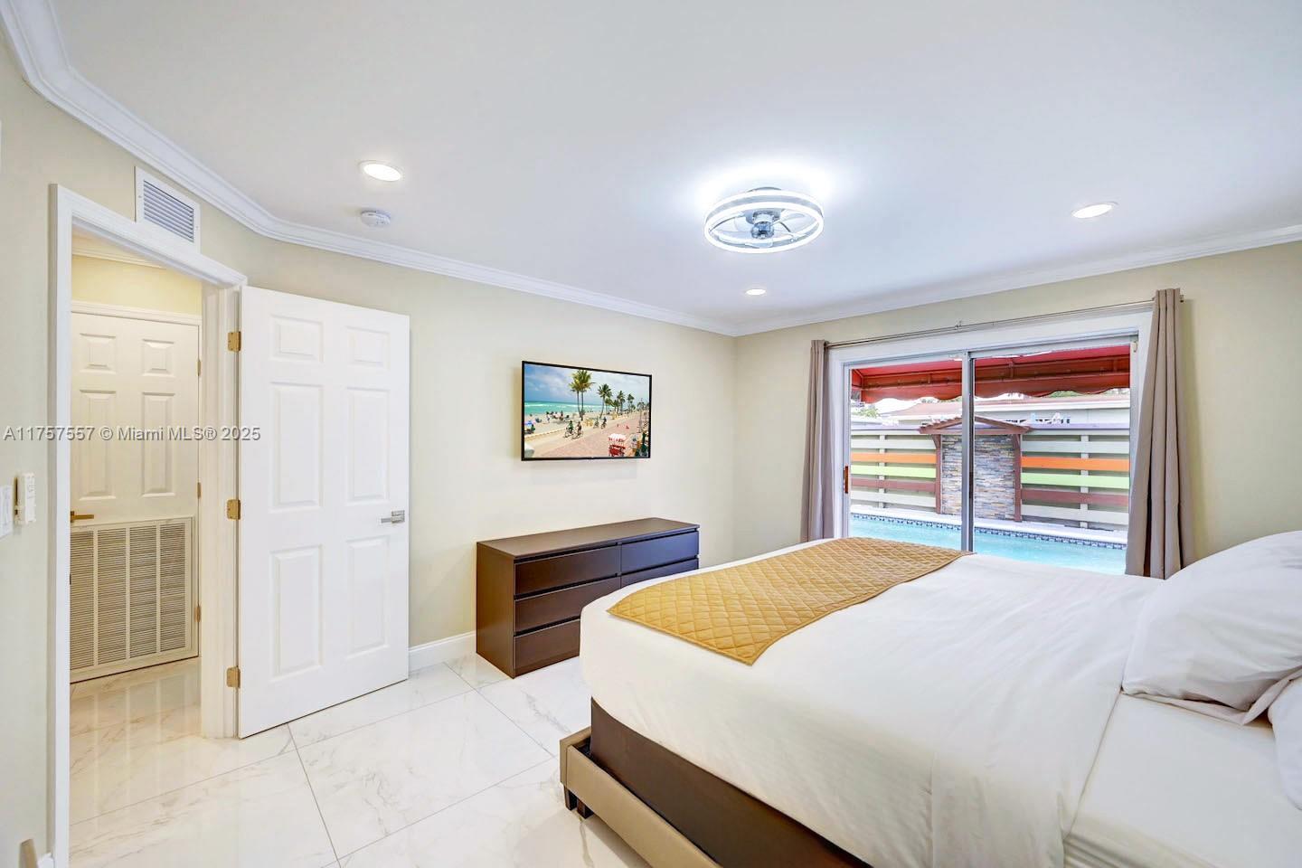 COUNTRY CLUB HOMES - Residential