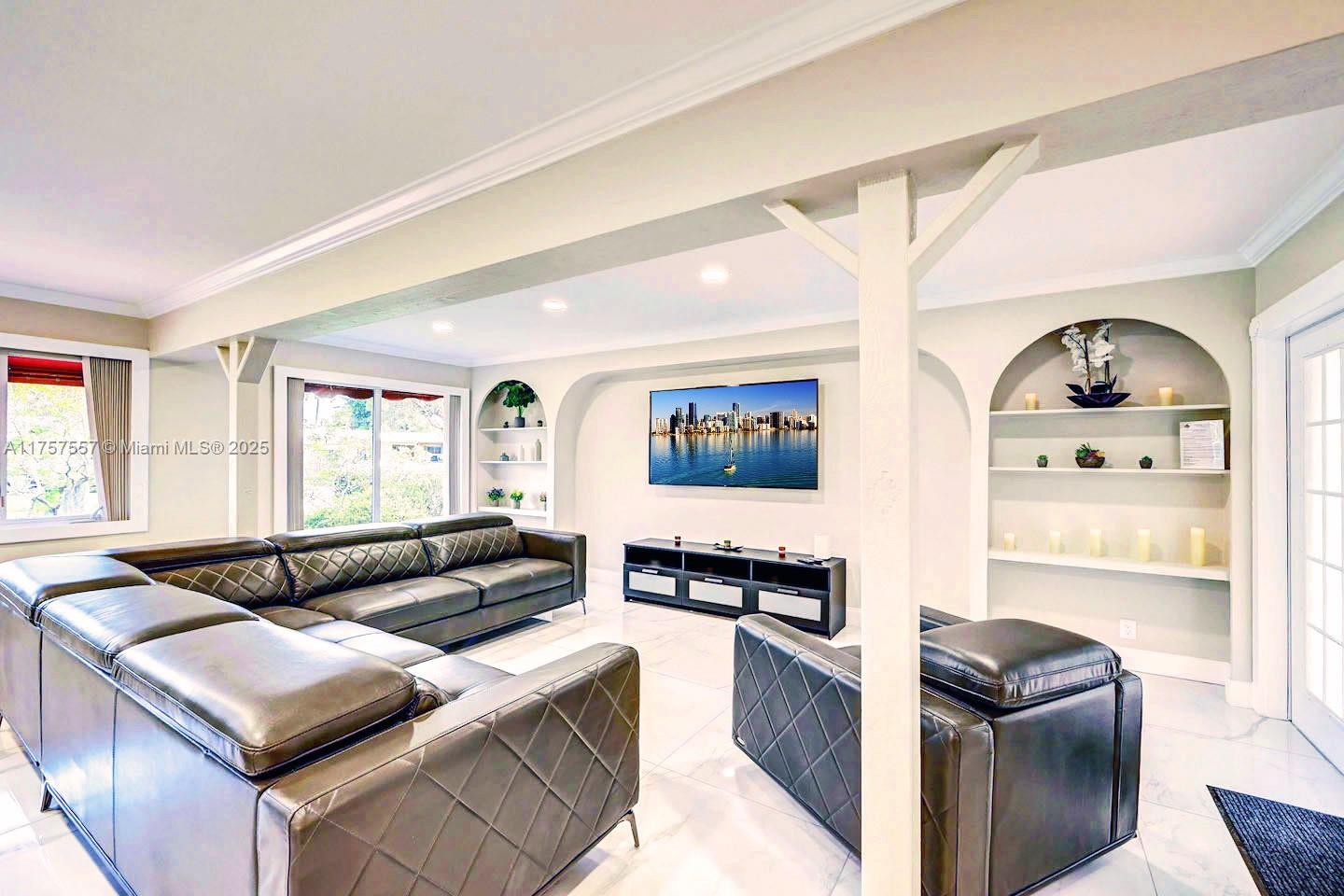 COUNTRY CLUB HOMES - Residential