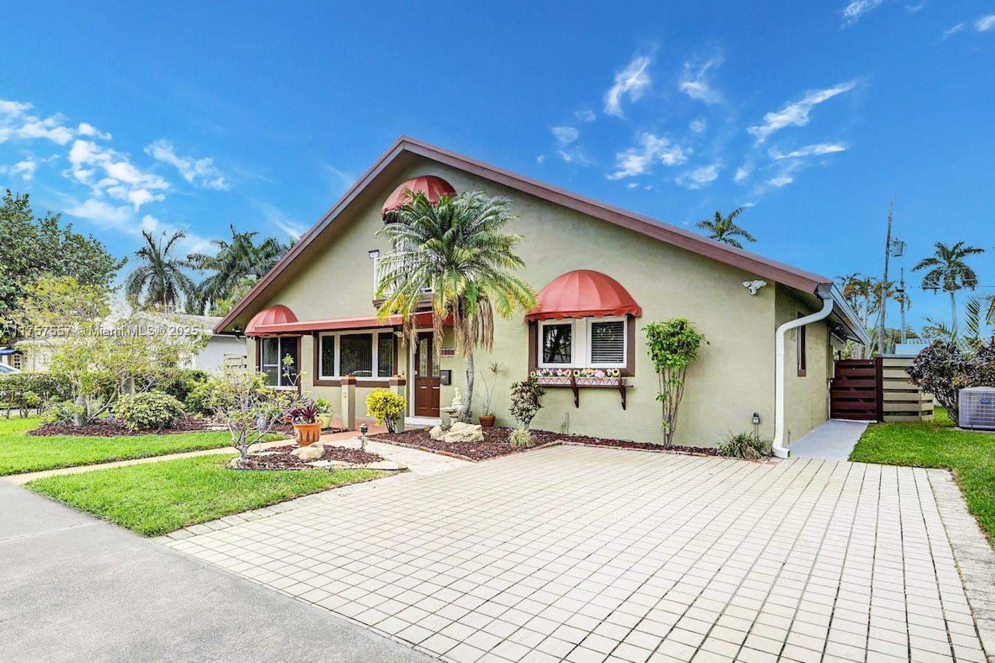 COUNTRY CLUB HOMES - Residential