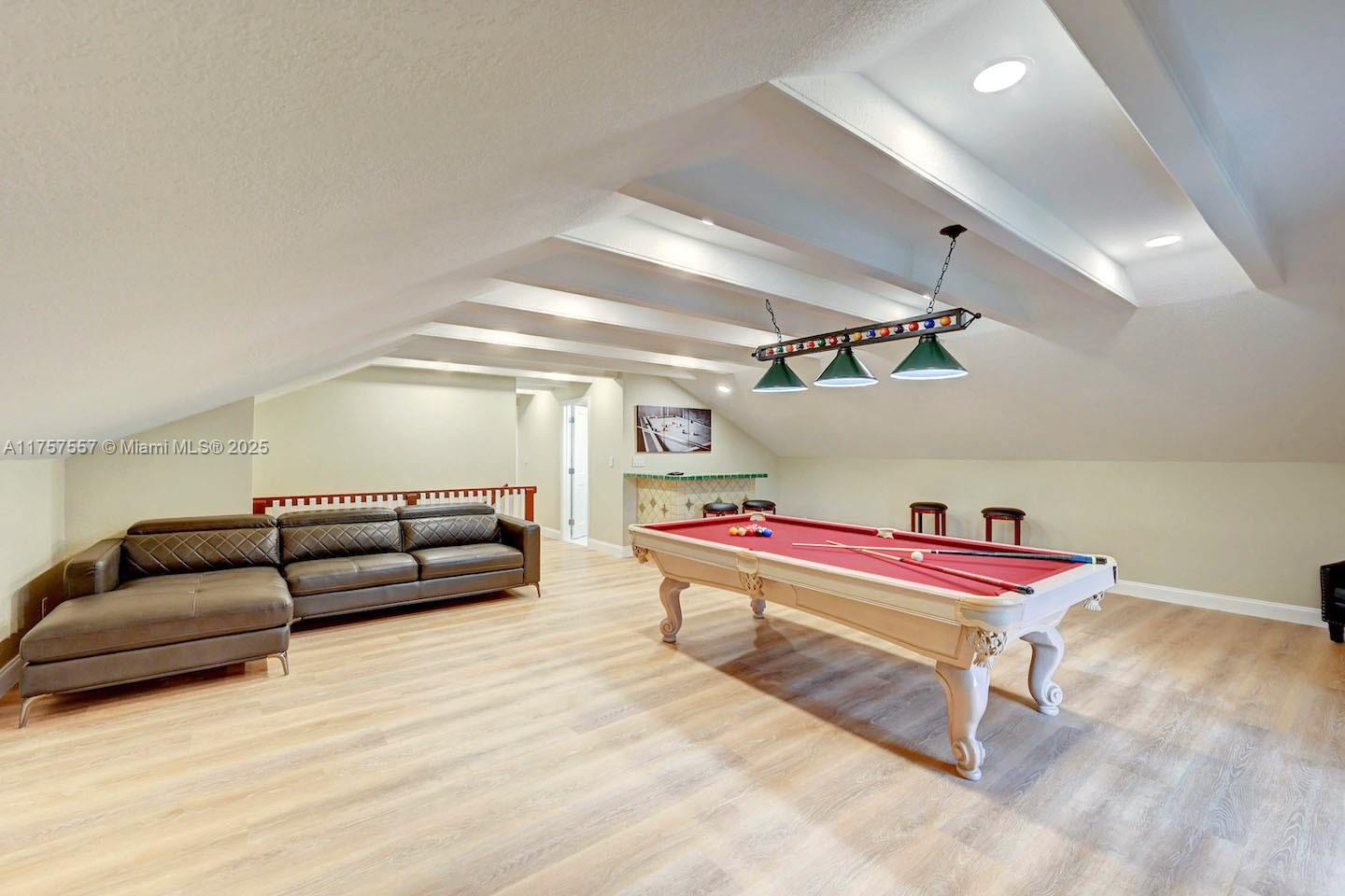 COUNTRY CLUB HOMES - Residential