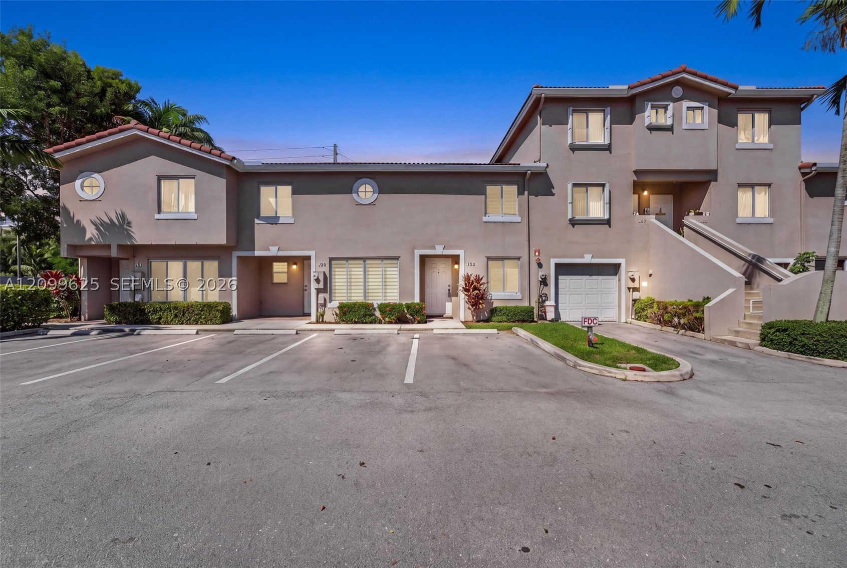 105 Riviera Cir
