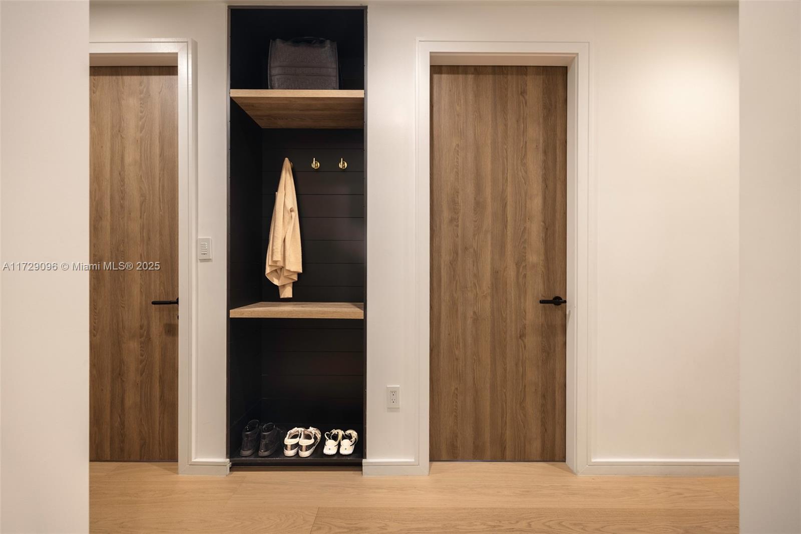 HAMMOCK LAKE PK REPLAT OF - Residential