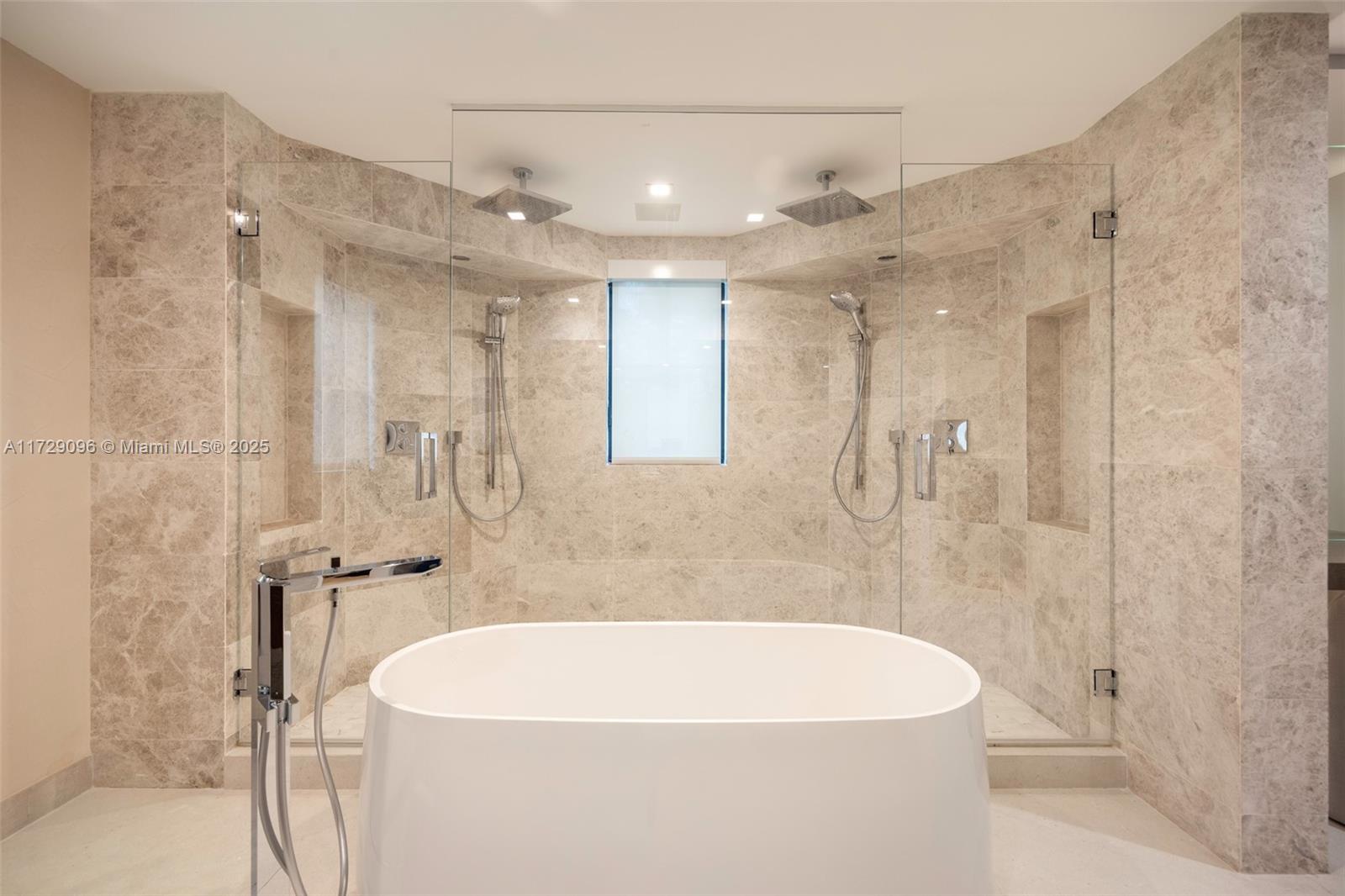 HAMMOCK LAKE PK REPLAT OF - Residential