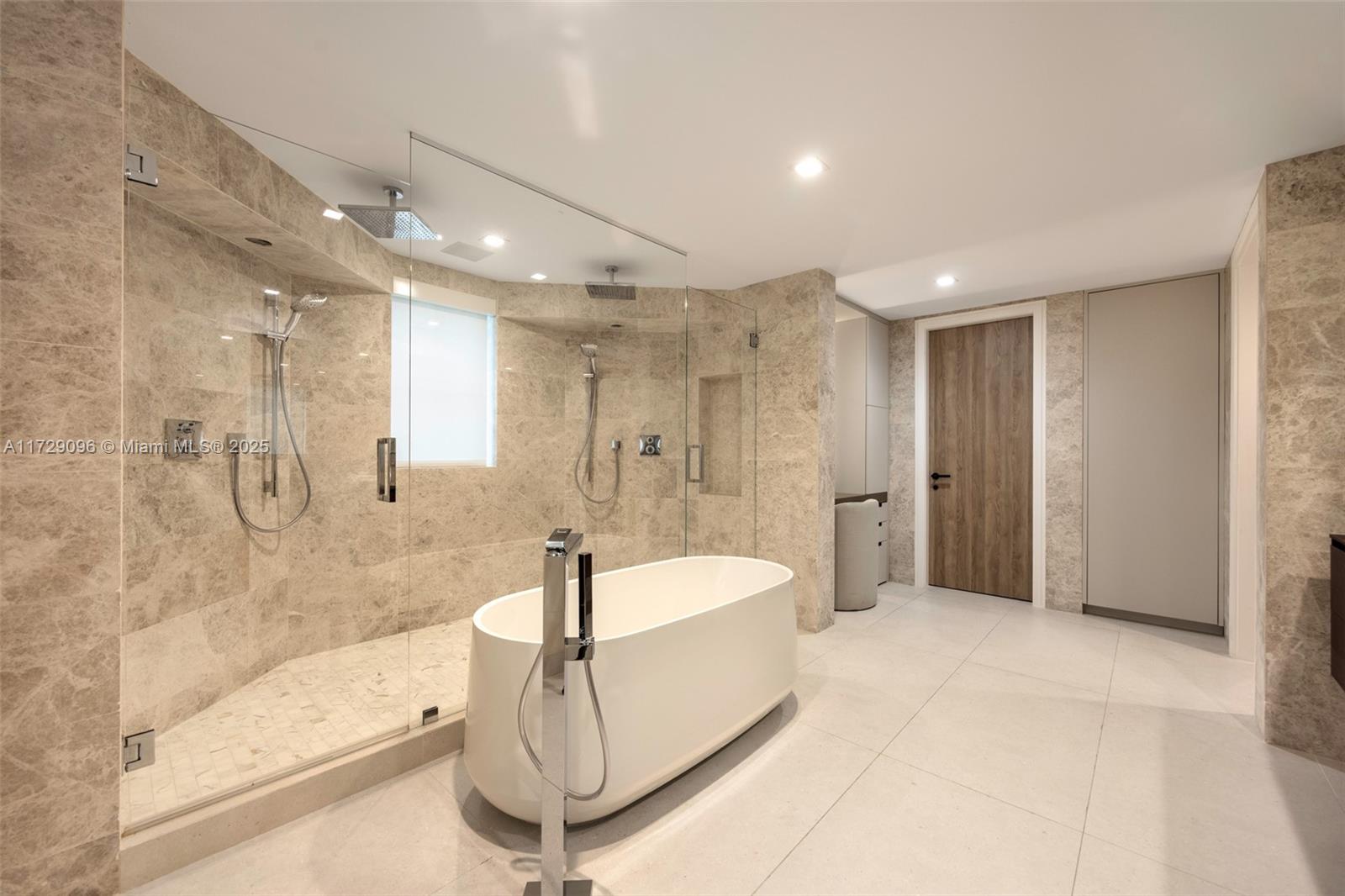 HAMMOCK LAKE PK REPLAT OF - Residential