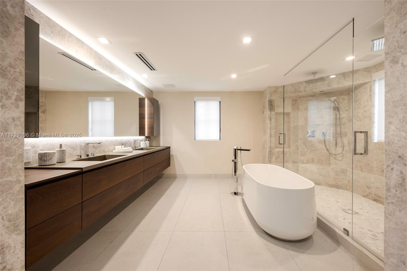 HAMMOCK LAKE PK REPLAT OF - Residential