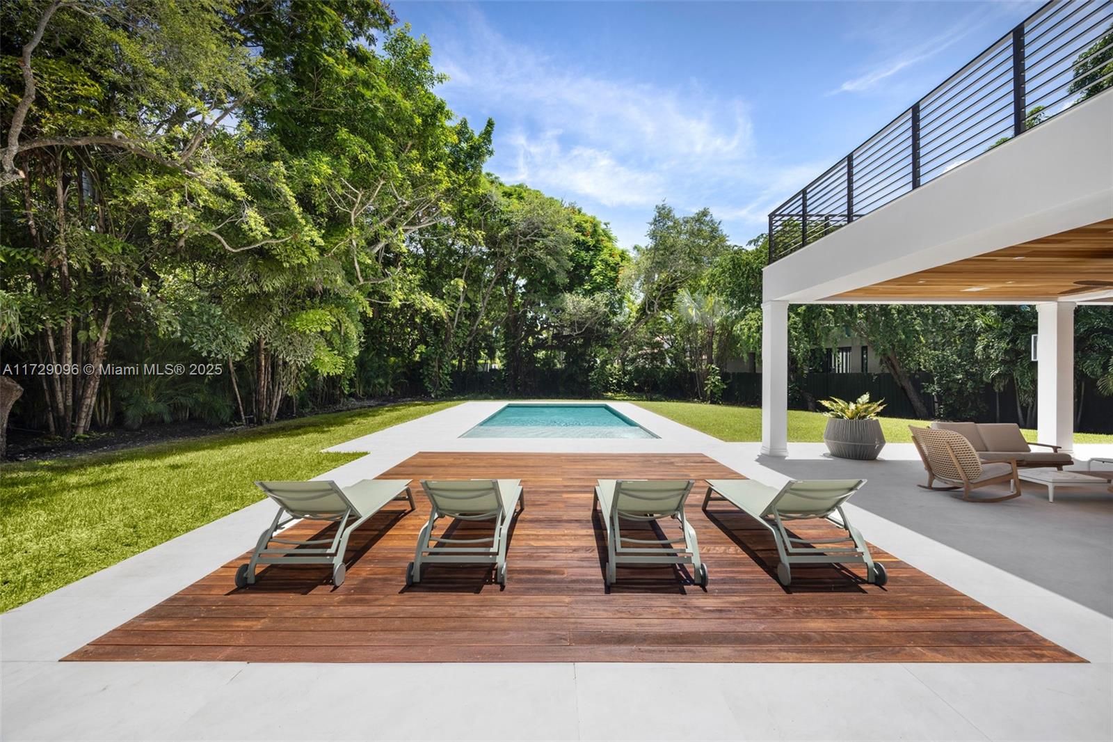 HAMMOCK LAKE PK REPLAT OF - Residential