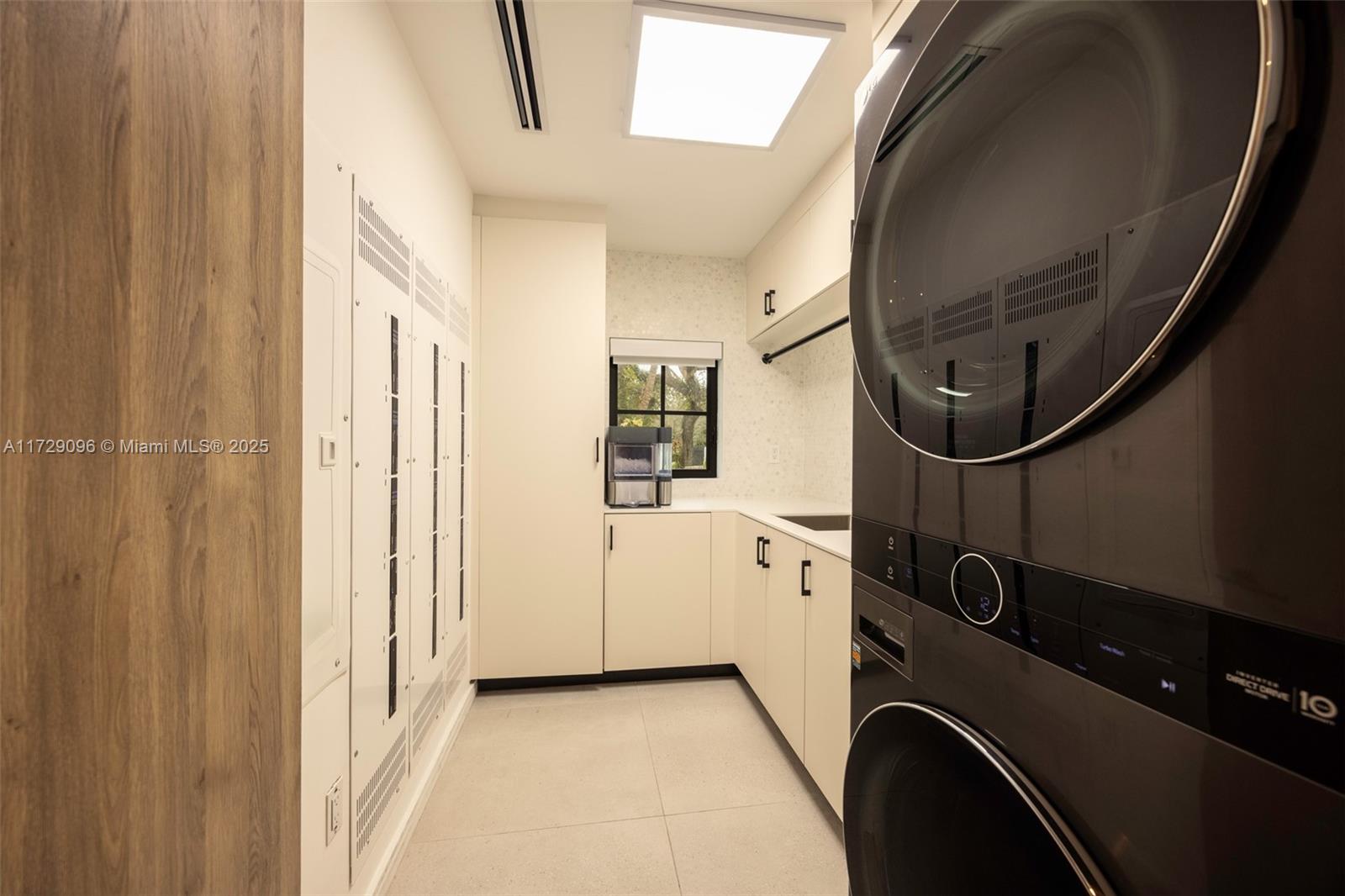 HAMMOCK LAKE PK REPLAT OF - Residential