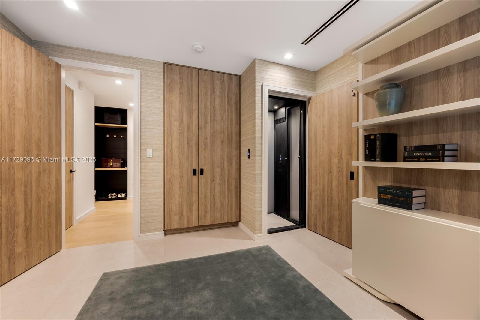 HAMMOCK LAKE PK REPLAT OF - Residential