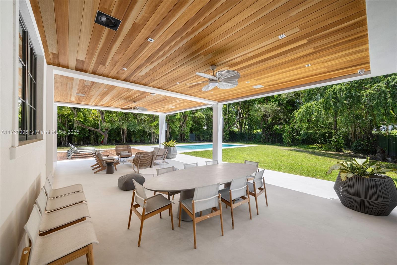 HAMMOCK LAKE PK REPLAT OF - Residential