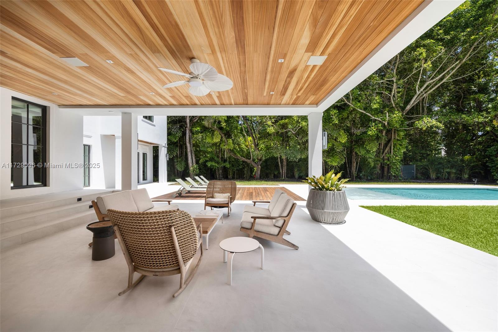 HAMMOCK LAKE PK REPLAT OF - Residential