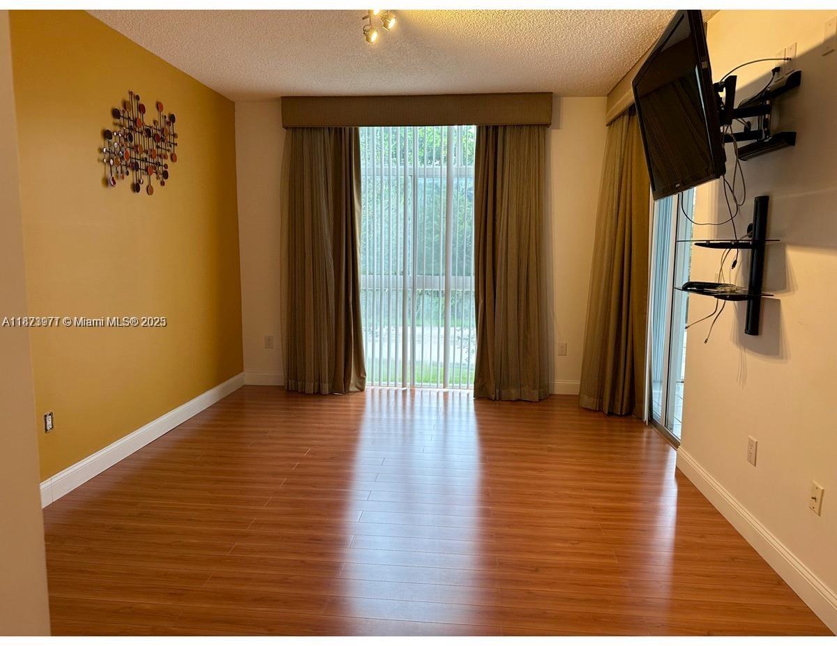 Amazing corner unit in the heart of Doral, close to shopping centers, banks, Citi of Doral, ClubHouse, with Pool, Jacuzzi, sauna, Gym, tennis court, pickleball court, schools, it has curtains, 3 bedrooms, 2 full bathrooms, all renovated, new kitchen, wood floor, Master has a TV with control and curtains, with walking closet plus additional closet. Second and third bedrooms have 1 TV with control, 6 stools, some pictures on the walls, Multiple closets, Washer and Dryer inside. Bathroom with Jacuzzi, screen balcony, 2 parking spaces, plenty of parking for visitors, NO PETS, price includes water, garbage, sewer and association duties. The tenant is membership of the Country Club of Doral, No pay membership. No commercial cars.
