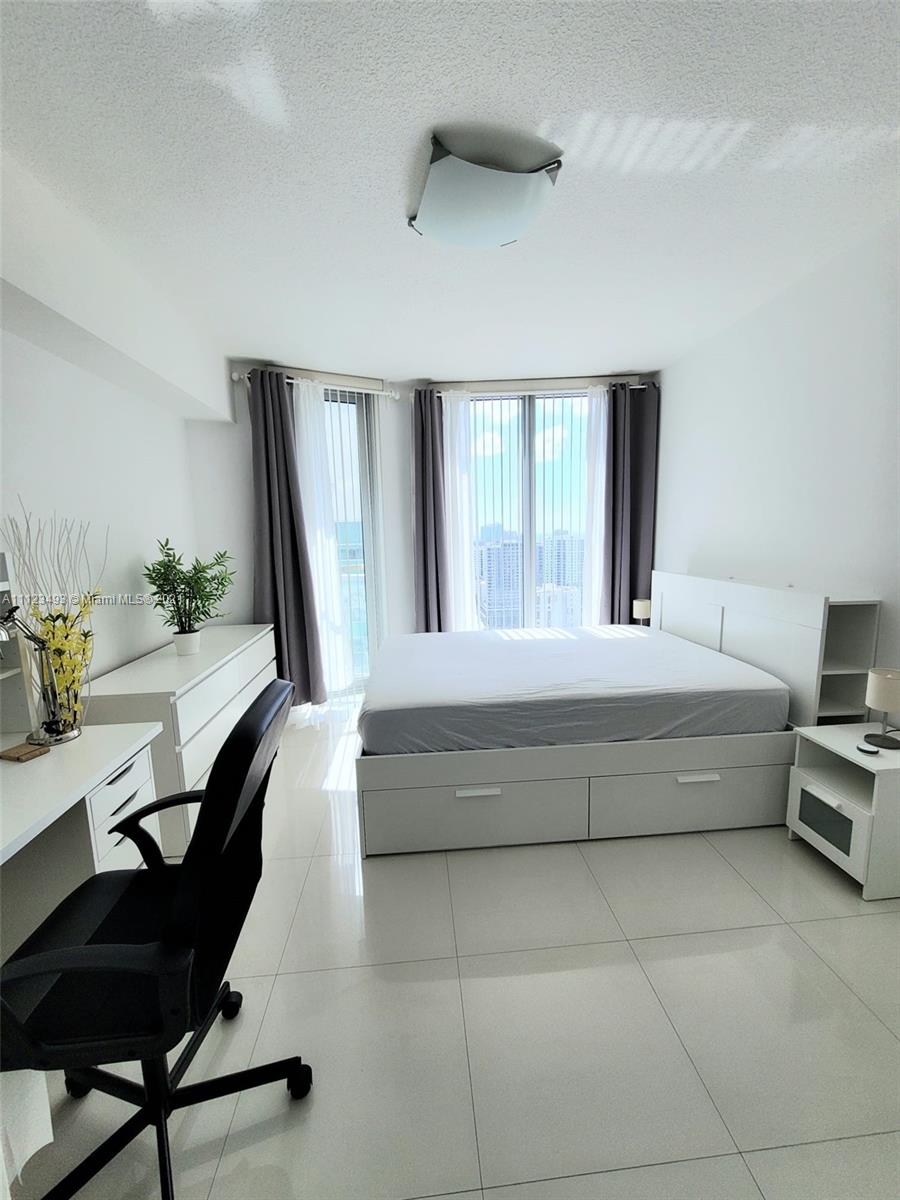 Come see the great Condo, in the heart of Brickell downtown. Fully furnished and ready to move in. Close to great attractions, restaurants, and shopping.