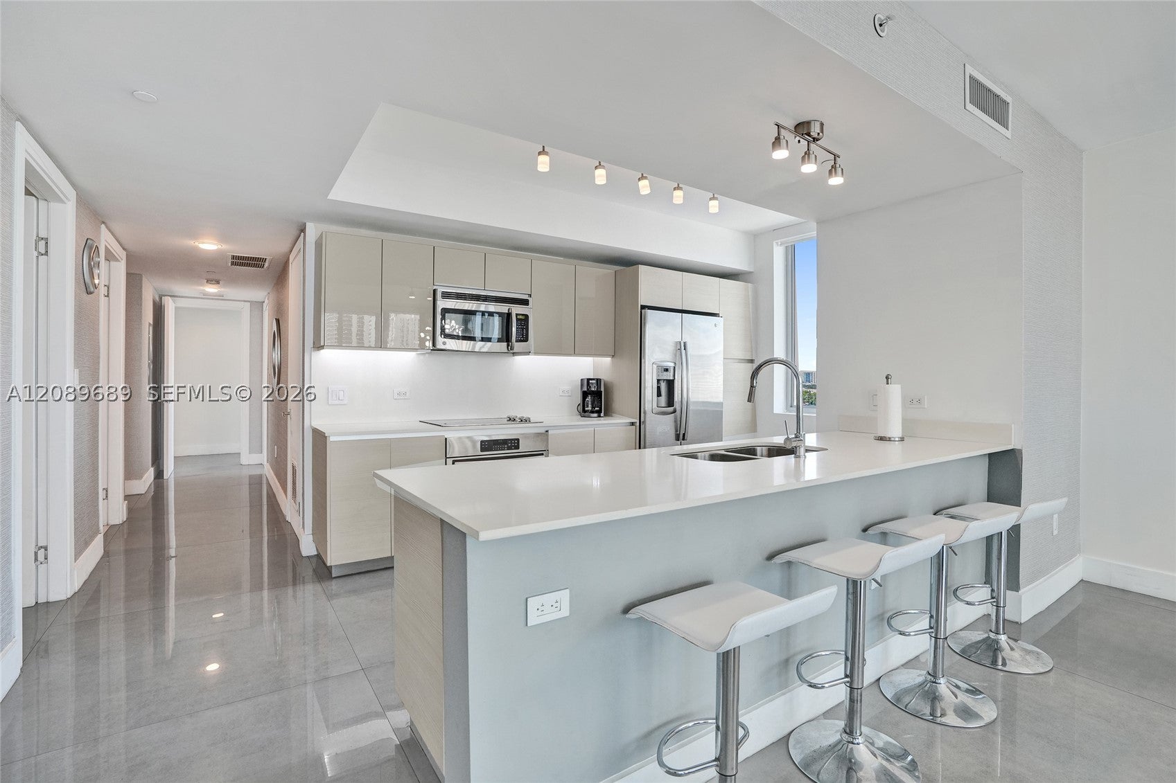 2600 E Hallandale Beach Blvd T1002