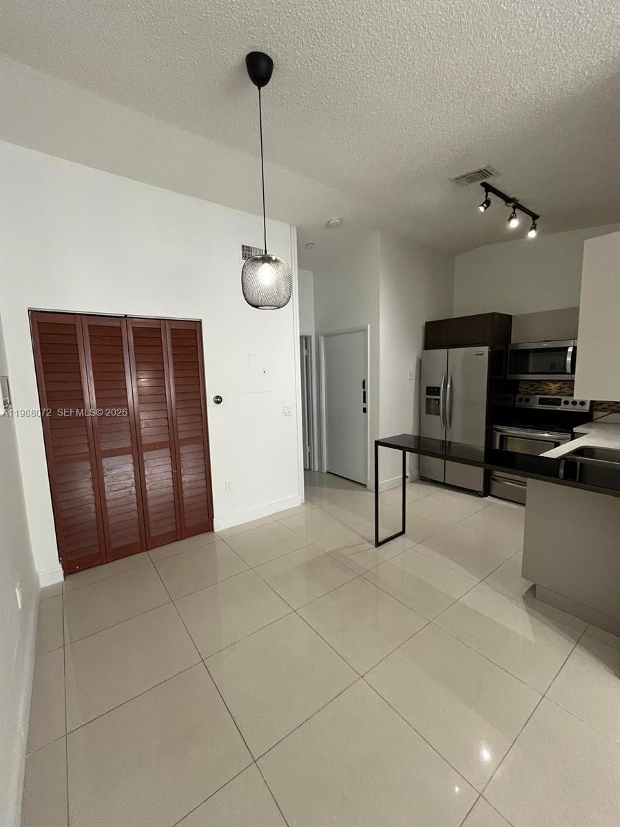 FOUNTAIN PK VILLAGE HOMES - Residential Lease