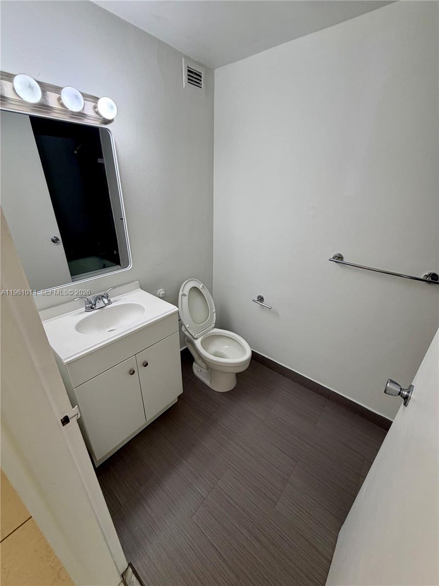 BAY PARK TOWERS CONDO - Residential Lease