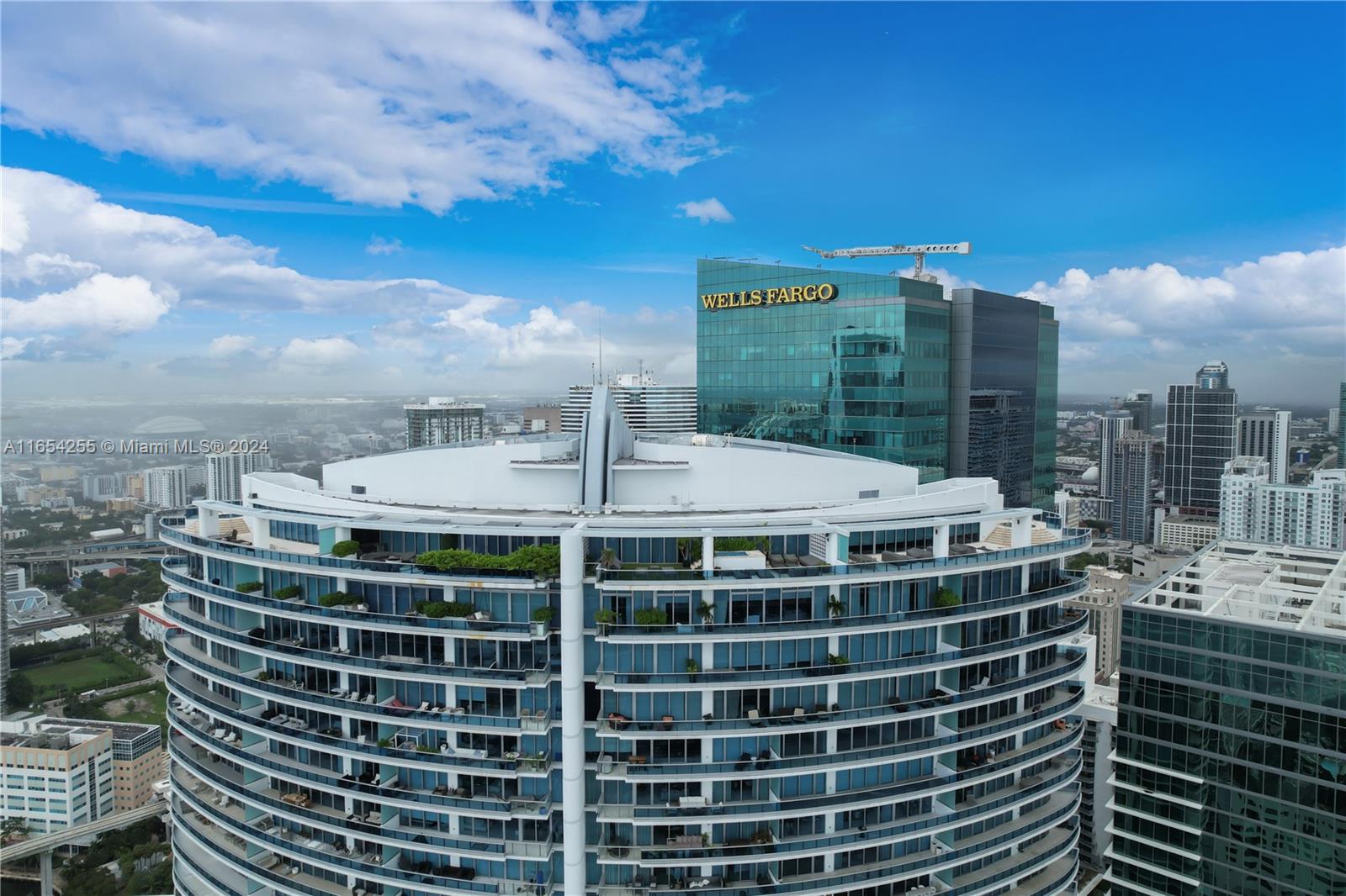 Miami, Florida 33131, United States, 3 Bedrooms Bedrooms, ,4 BathroomsBathrooms,Residential,Active,45257