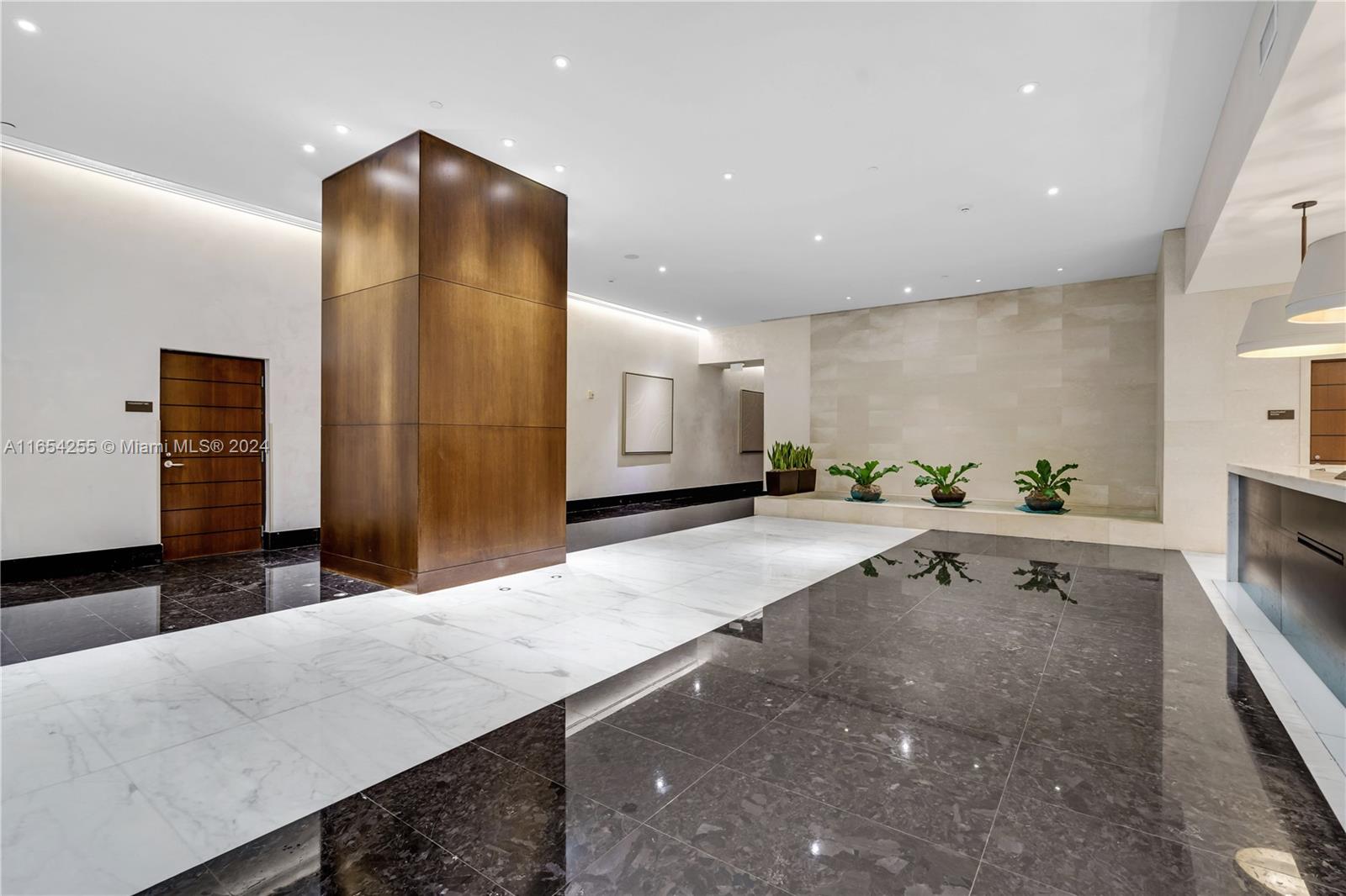 Miami, Florida 33131, United States, 3 Bedrooms Bedrooms, ,4 BathroomsBathrooms,Residential,Active,45257