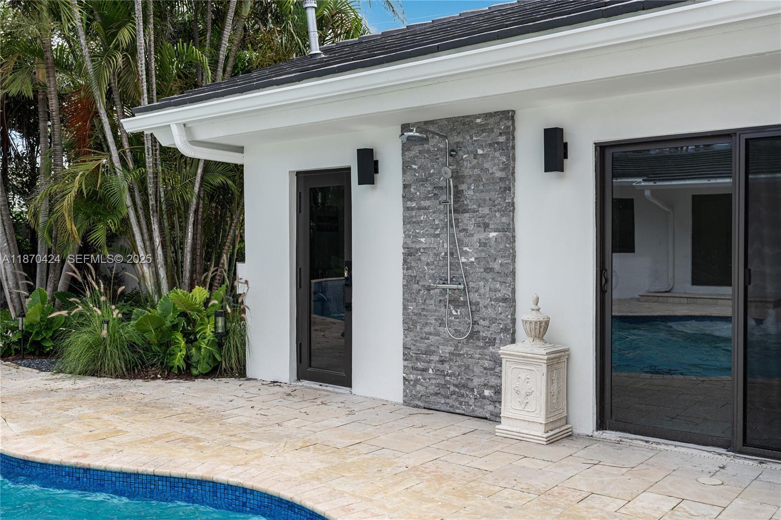 LAS OLAS BY THE SEA EXT - Residential