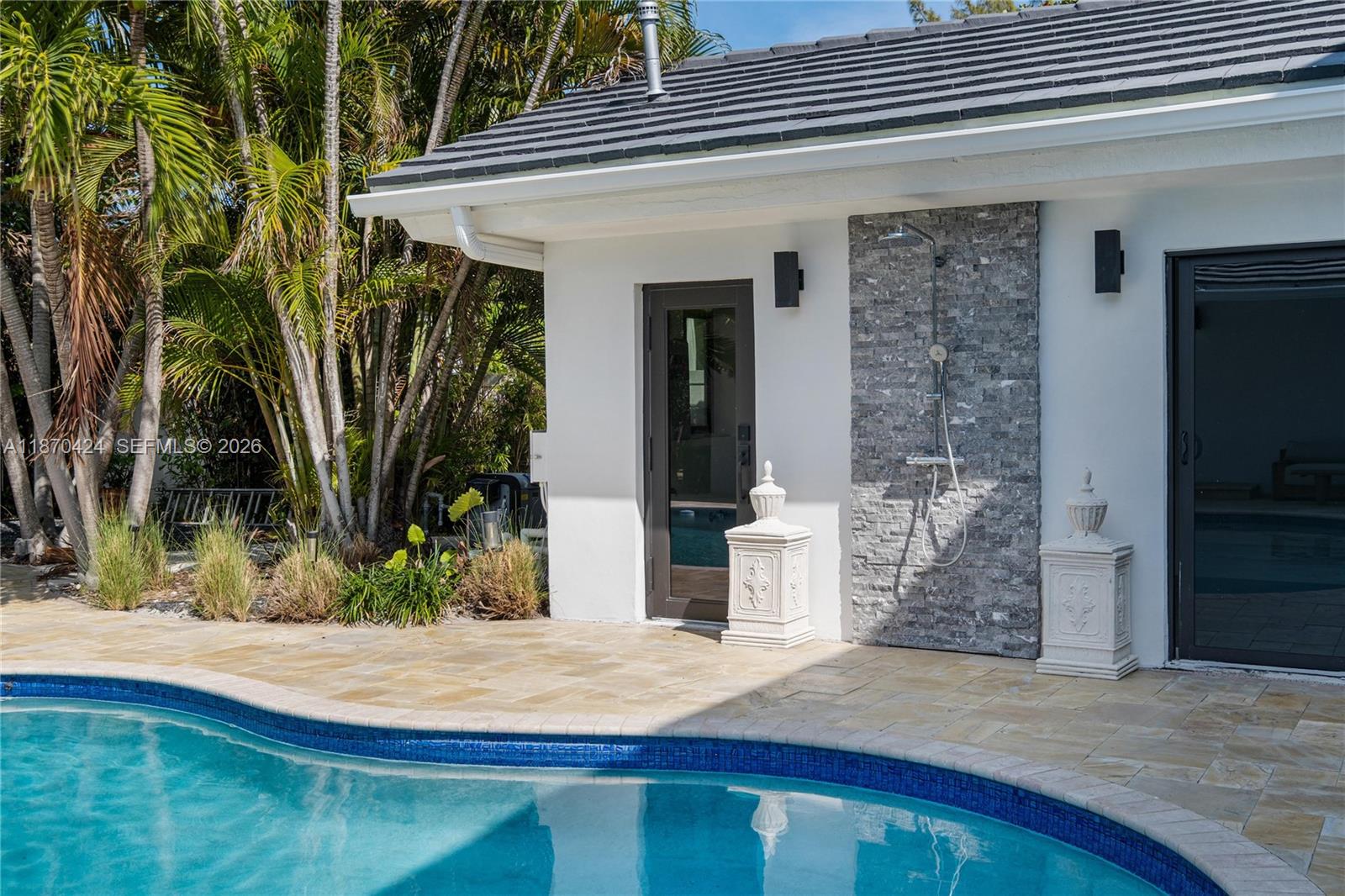 LAS OLAS BY THE SEA EXT - Residential