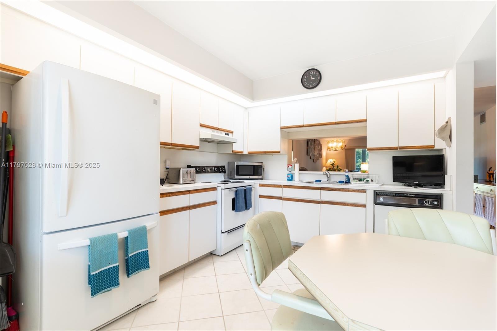 CAMBRIDGE AT CENTURY - Residential